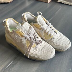 Nike women’s air max terrascape 8.5